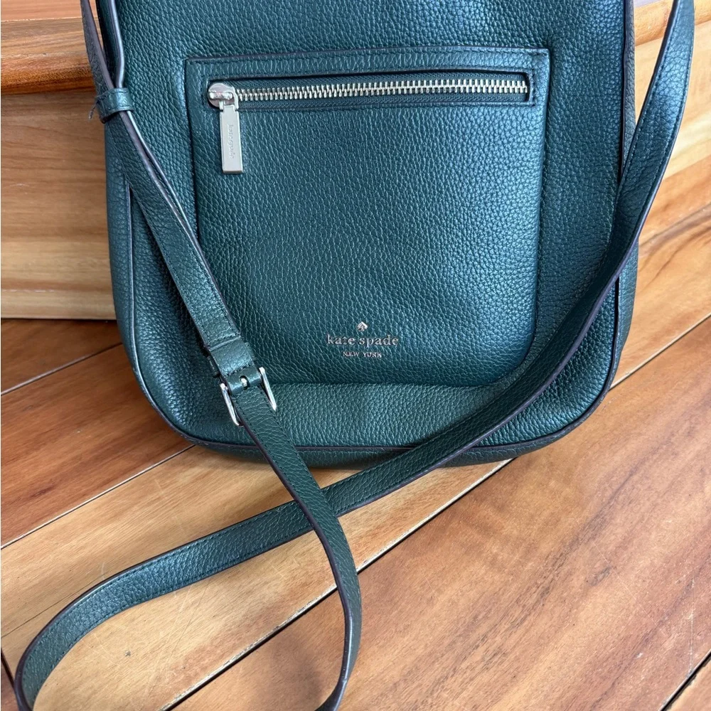 Kate Spade Forest Green Crossbody Minimal Chic Capsule Wardrobe Everyday Luxury - Picture 3 of 12